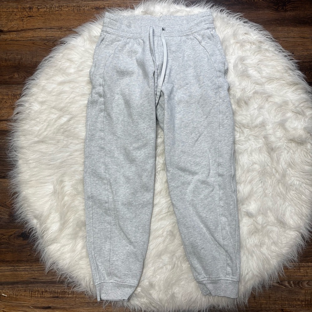 Lululemon Scuba Joggers in the Color Heathered Core Ultra Light Gray size 6